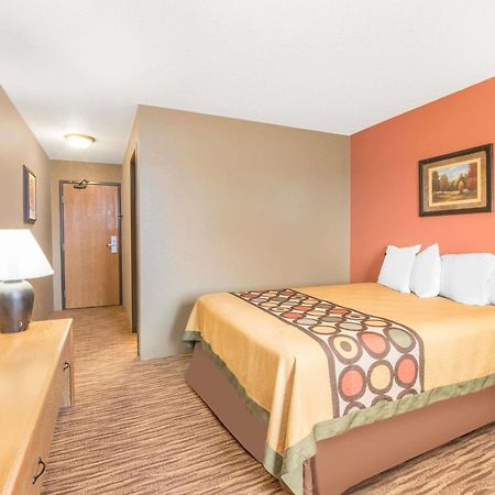 Super 8 By Wyndham Warroad Hotel Екстериор снимка