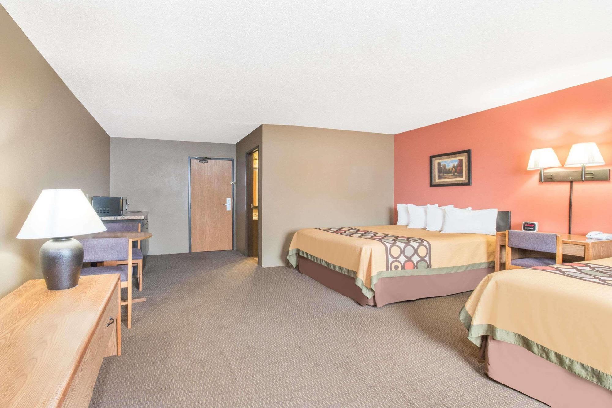Super 8 By Wyndham Warroad Hotel Екстериор снимка