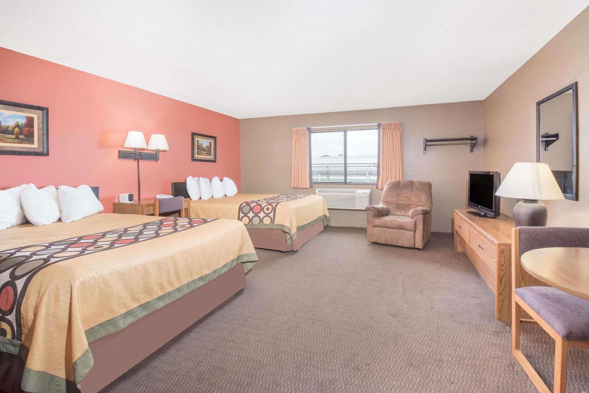 Super 8 By Wyndham Warroad Hotel Екстериор снимка